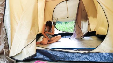 Maria Ono uses big Asian dildo in her pussy