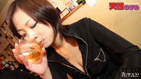 [020411_01] I persuaded my busty daughter to do 3P raw fucking