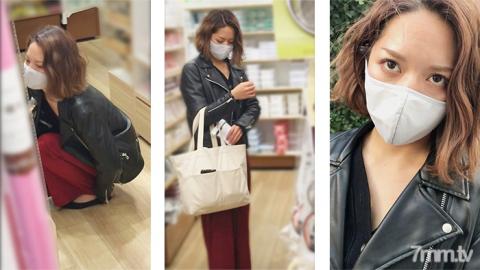 FC2 [fc2-ppv 1721830] [No amateur individual shooting] A close-up shot of a shoplifting scene of a s