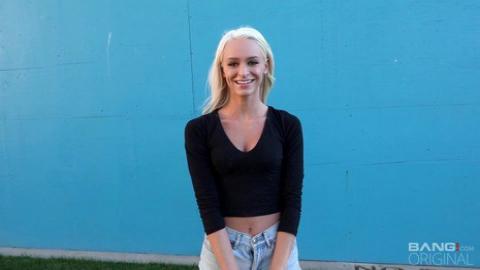 Bang - Emma Hix Turns A Normal Day In The City Into Her First Ever Xxx Adventure