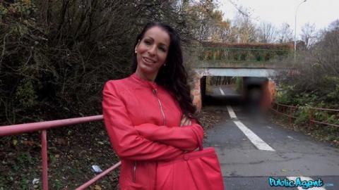 Fakehub - Publicagent - Genuine MILF fucks for cash