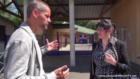 JacquieetmichelTV - Gros seins et bouche pulpeuse !