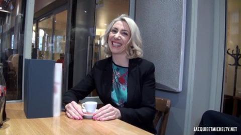 Jacquieetmicheltv - Julie, professeur de franÃ§ais !