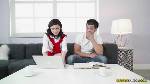 Hailey Little, Bambino