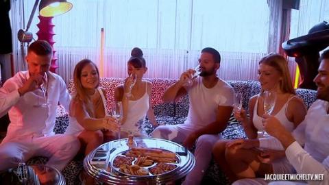 Jacquieetmicheltv - Partouze de rÃªve entre Lucy, Luna et Tiffany !