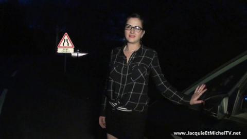 Jacquieetmicheltv - Rendez-vous nocturne avec Cassie !